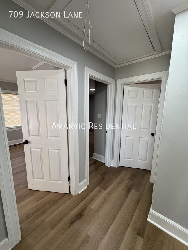 Building Photo - 709 Jackson Ln