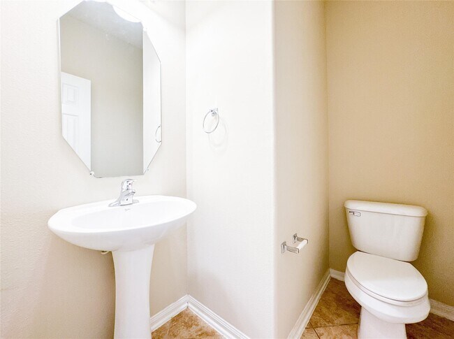 Building Photo - 4806 Lakefront Terrace Ct