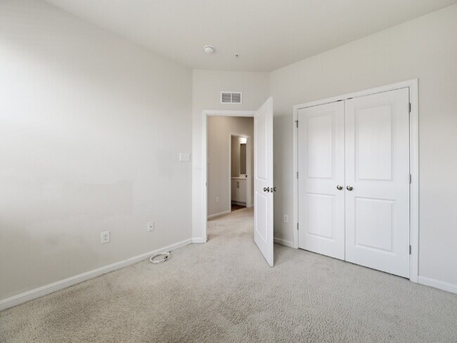Building Photo - 7055 Delegate Pl