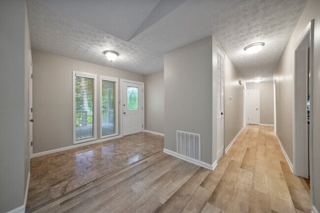 Building Photo - 170 Cedar Trace