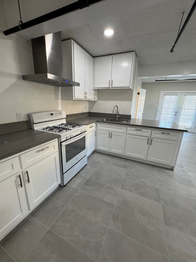 Building Photo - Newly Renovated 1bedroom in Harbor City - ...