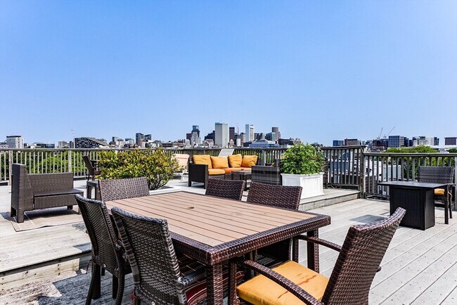 Building Photo - 120 W Seventh St