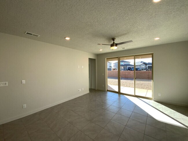 Building Photo - 3 Bedroom Single Story New Build in Lomas Encantadas in Rio Rancho!