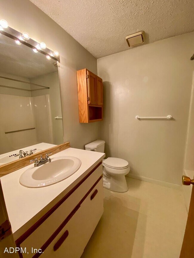 Building Photo - 2 br, 1.5 bath House - 121 Fox Hollow