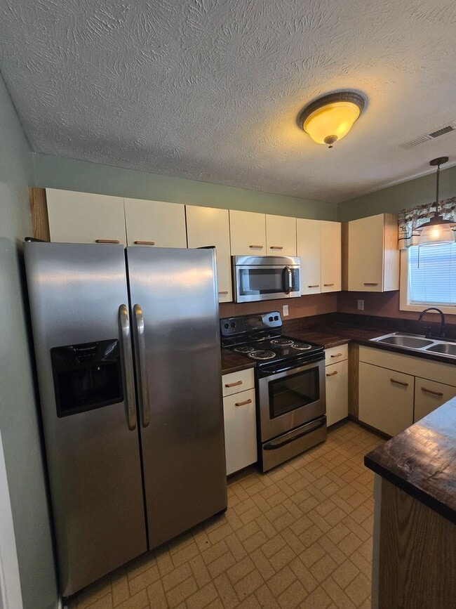 Building Photo - 1018-4 Woodcreek Dr - Stewarts Creek