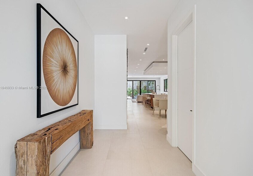 Building Photo - 2984 Coconut Ave