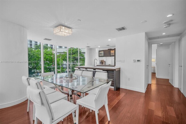 Building Photo - 200 Biscayne Blvd Way