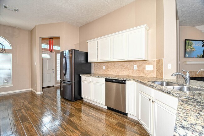 Building Photo - 25923 Marshbrook Ln