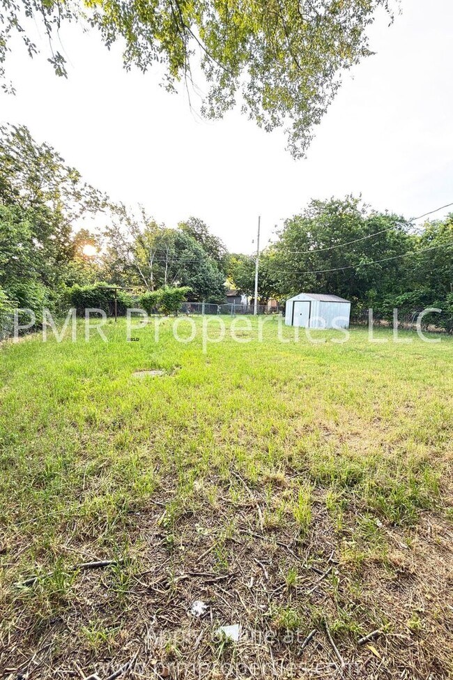 Building Photo - 4 Bedrooms / 2 Bathrooms House