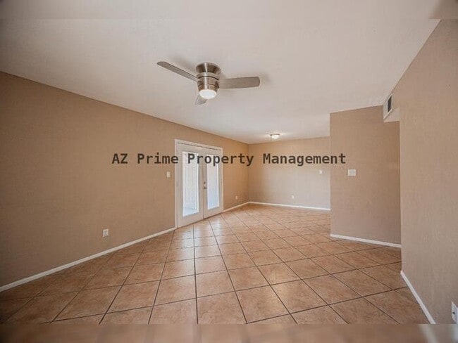 Building Photo - 922 S Acapulco Ln