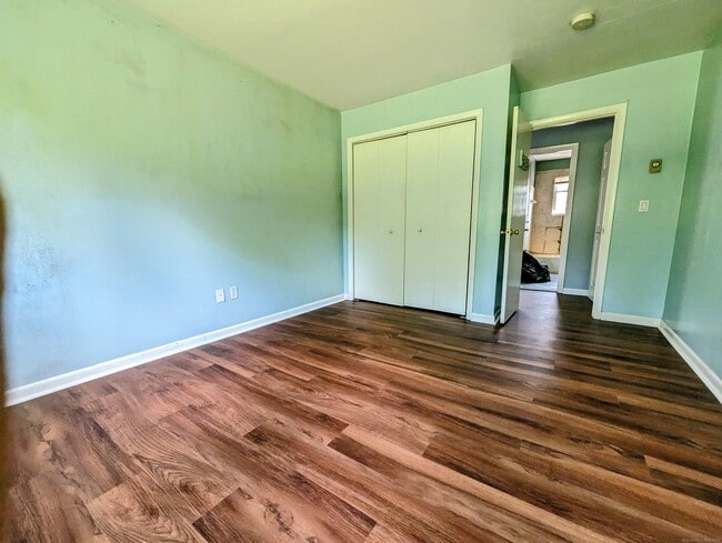 Building Photo - 75 Belair Dr