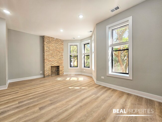 Building Photo - 438 W Belden Ave