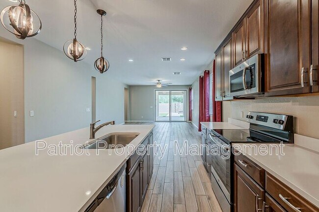 Building Photo - 25930 N Langley Dr