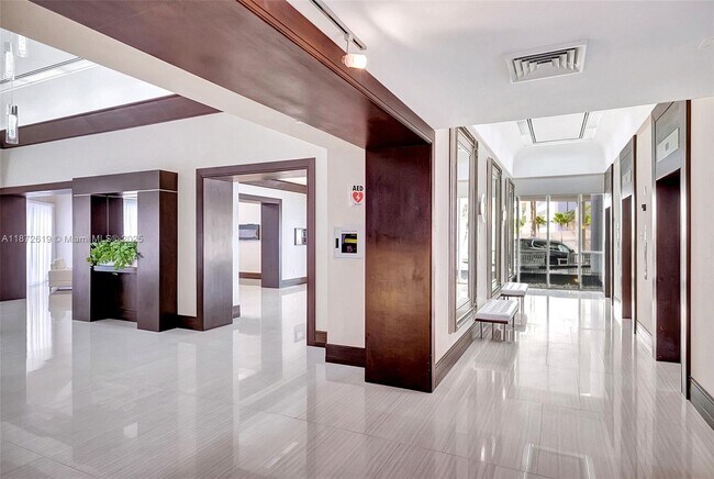 Building Photo - 16485 Collins Ave