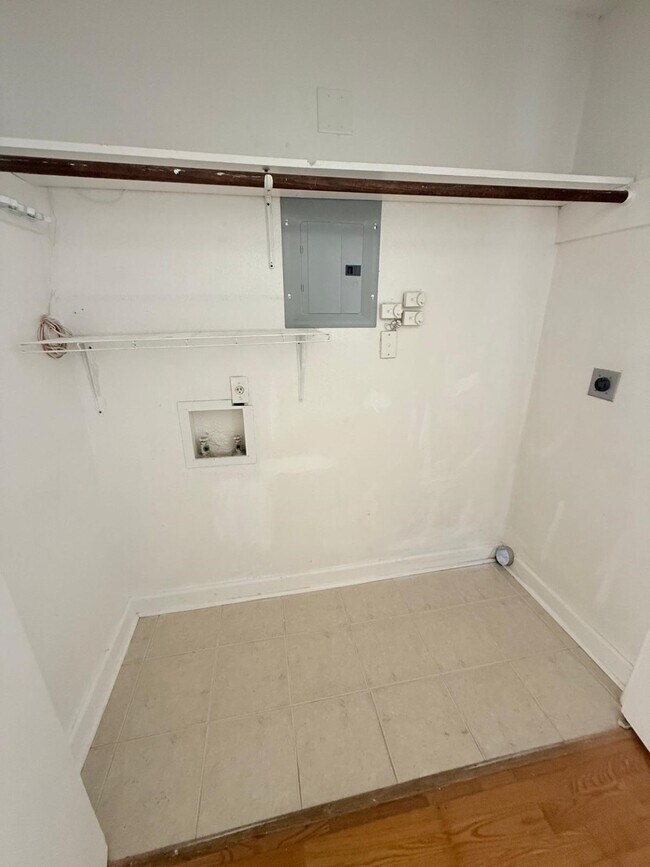 Building Photo - 8287 Sands Point Dr