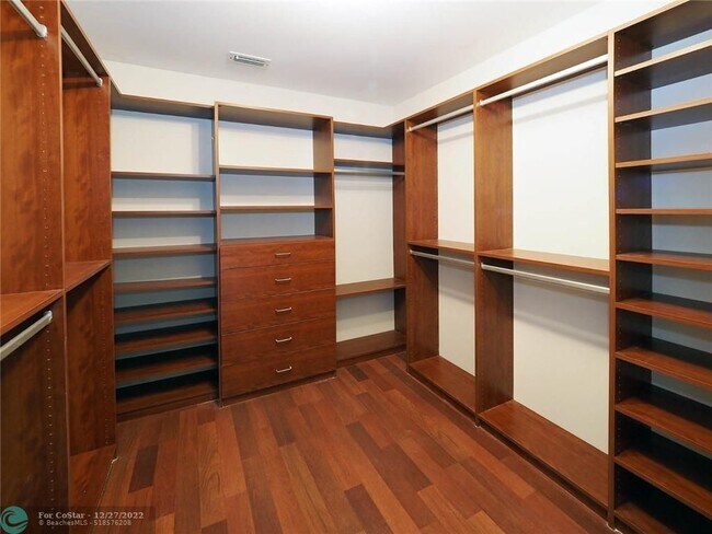 Building Photo - 10764 Lenox Rd