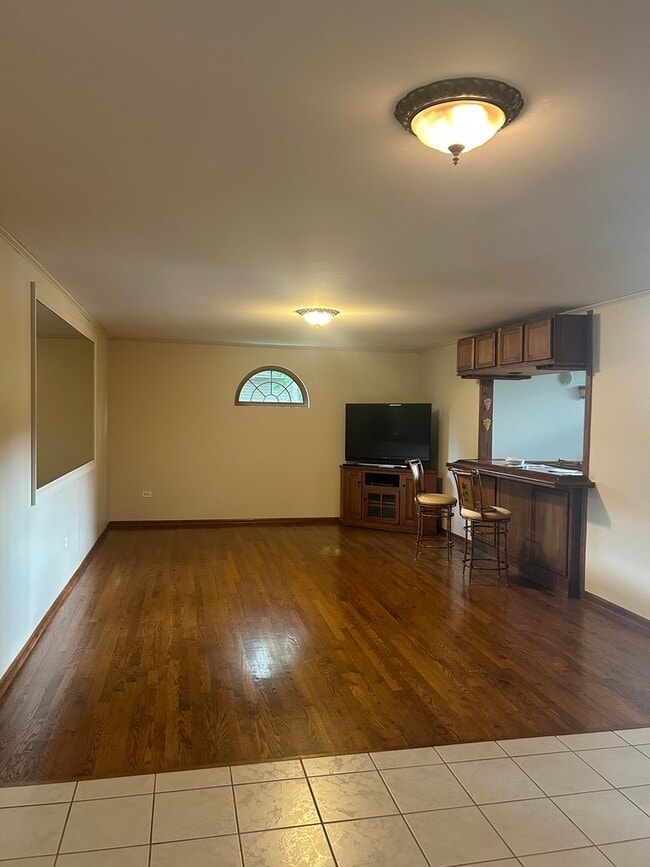 Building Photo - 527 Springwood Ln