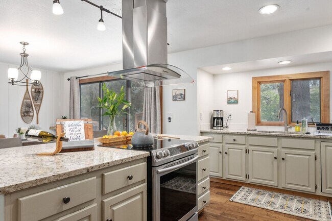 Building Photo - Available NOW thru Dec. 15th, 2025   ***La...