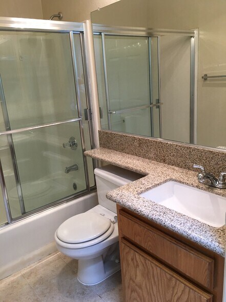 Master Bathroom - 472 S El Molino Ave