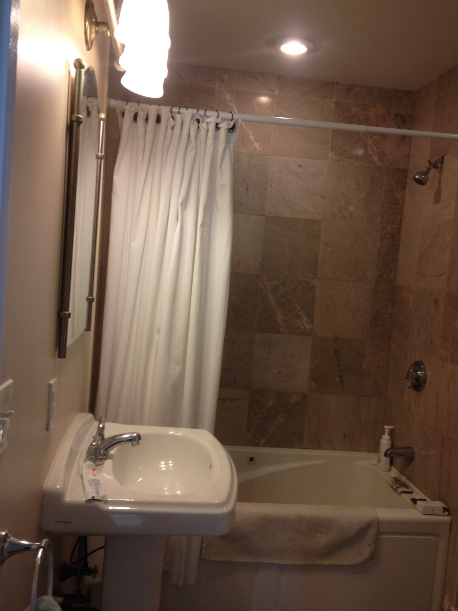 Building Photo - 30 Circuit St