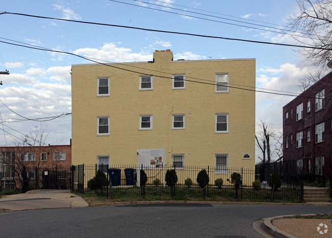 Building Photo - Eaton Place Condominiums