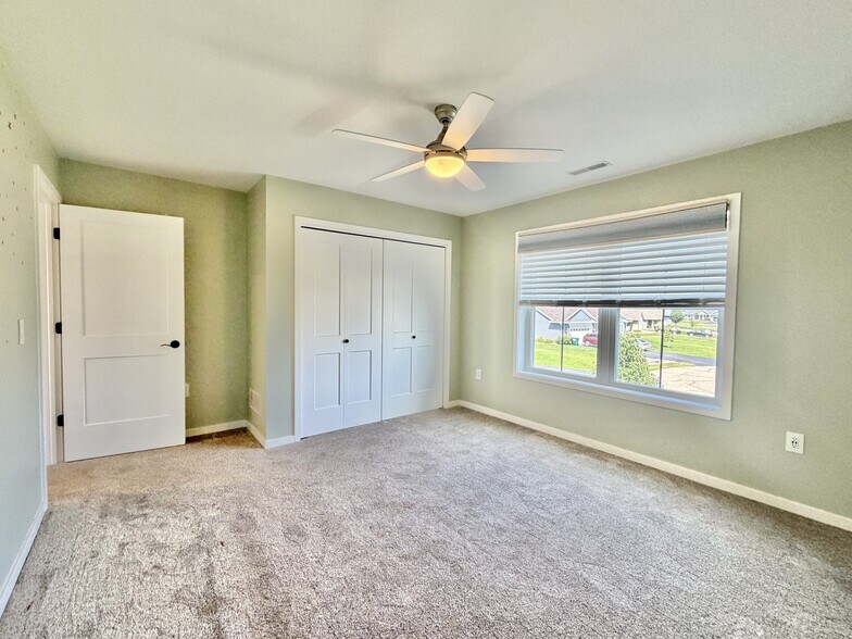 Building Photo - 3184 Warbler Ct