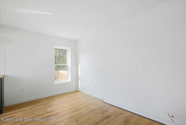 Building Photo - 9 Dubois St