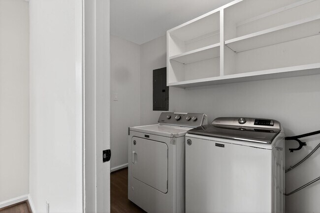 Building Photo - 6031 Rutherglenn Dr