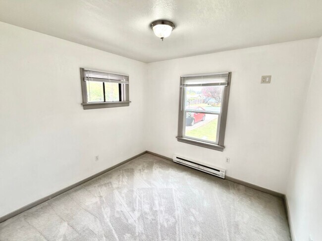 Building Photo - Charming Everett Home with Spacious Backyard, Garage, and Bonus Flex Spaces