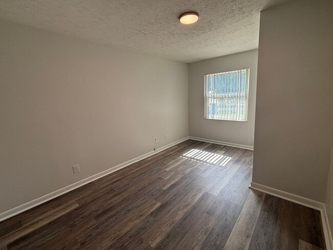 Building Photo - 3903 W 22nd St