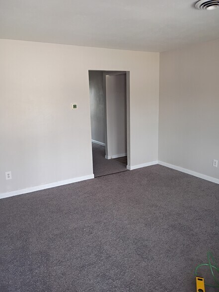 Living Room - 217 Hooton Blvd