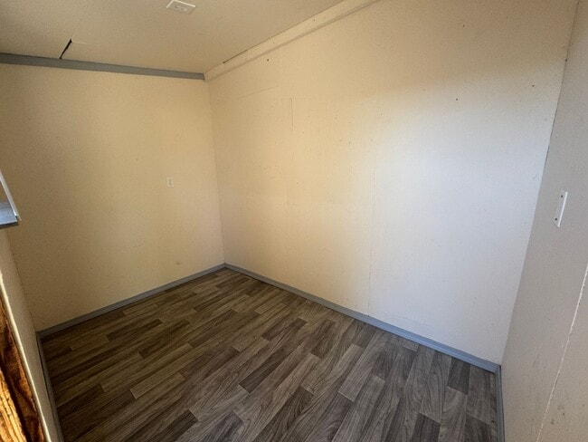 Building Photo - 2 Bedroom, 1 Bath Duplex