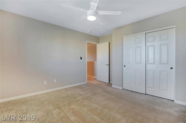 Building Photo - 8041 Ancient Oaks Ave