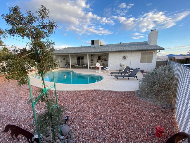 Building Photo - 2791 Okeechobee Dr