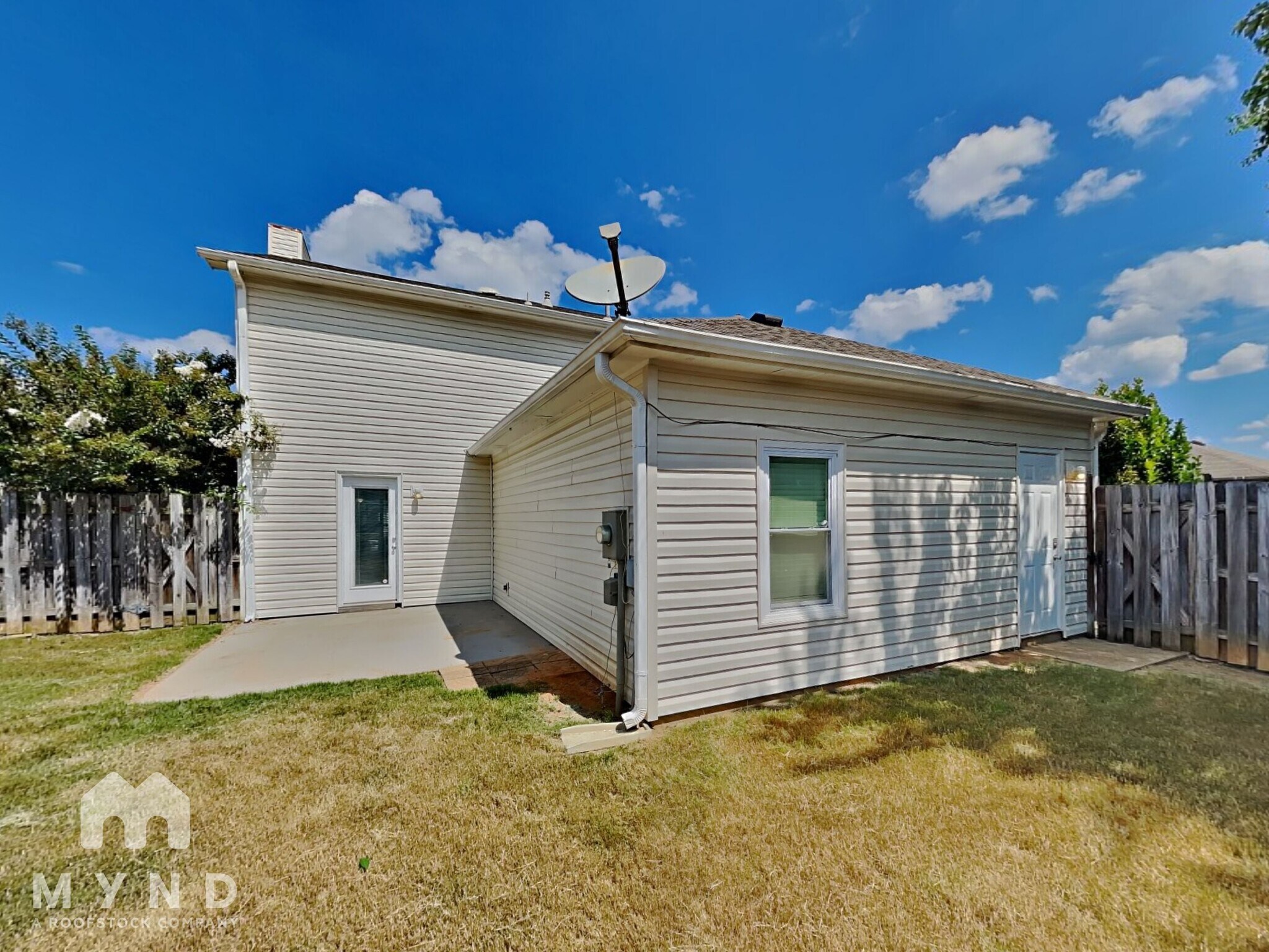 Building Photo - 137 W Stonehaven Cir