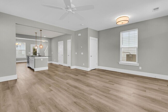 Building Photo - Charming Charleston Home in the Heart of M...