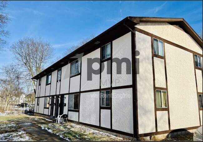 Primary Photo - 840 Whitethorne Ave