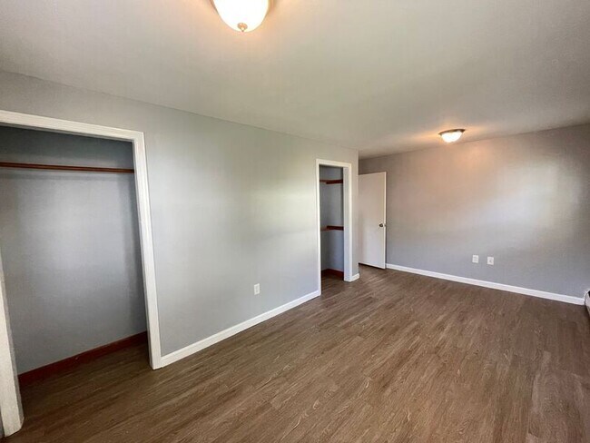 Building Photo - 37 Branch St