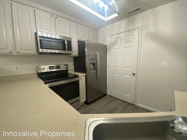 Building Photo - 2 br, 3 bath House - 805 Latchmere Court #101