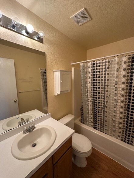 Building Photo - 917 Periwinkle Dr