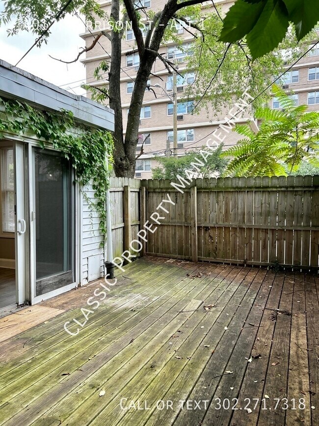 Building Photo - 1401 N Harrison St