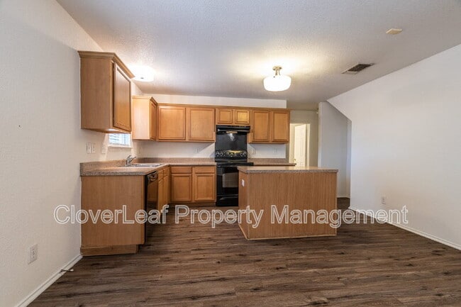Building Photo - 446 S Water Ln