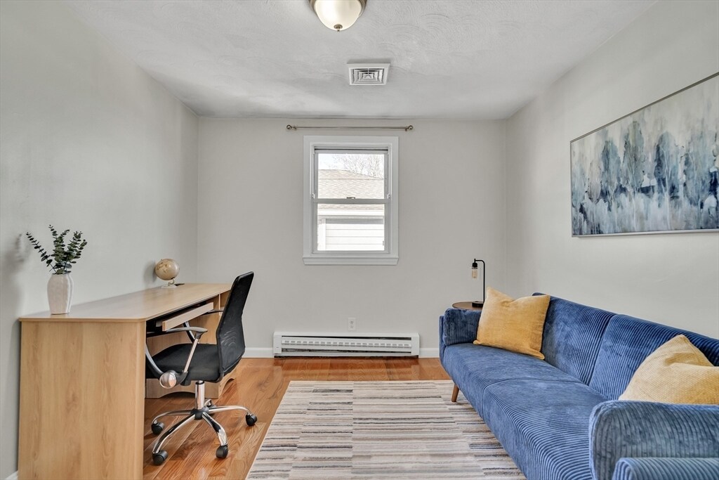 Building Photo - 76 Dunboy St