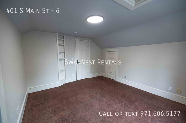 Building Photo - 401 S Main St