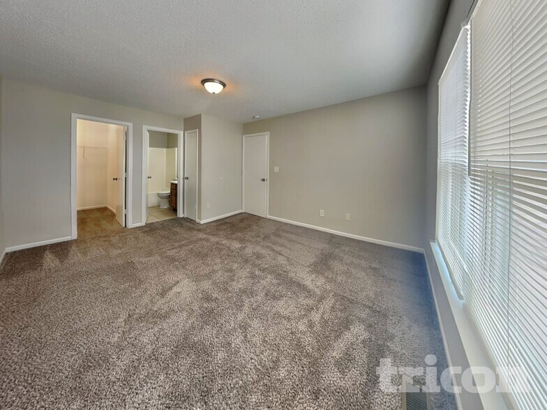 Building Photo - 1726 Farm Meadow Dr