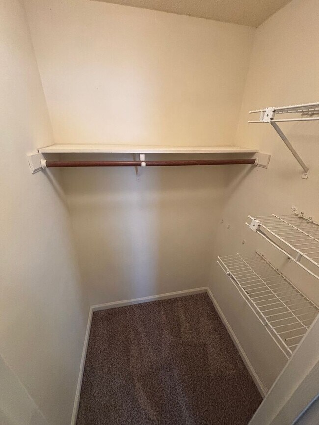 Building Photo - 1520