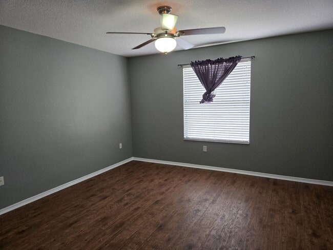 Building Photo - EDGEWATER AT LAKE BRANDON