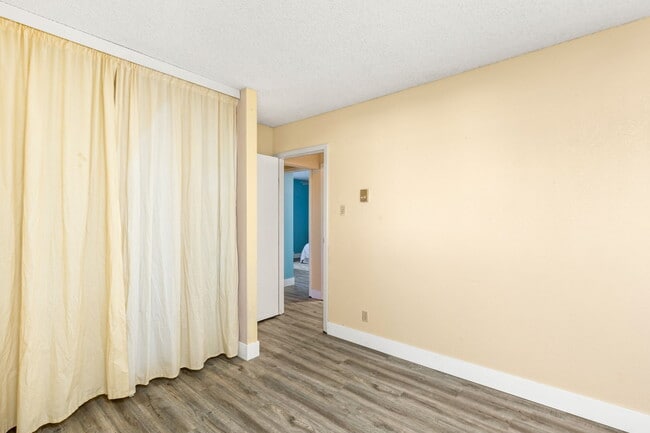 Building Photo - 925 1st Ave N