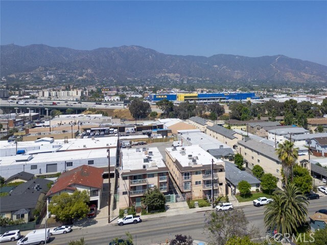 Building Photo - 620 S Lake St