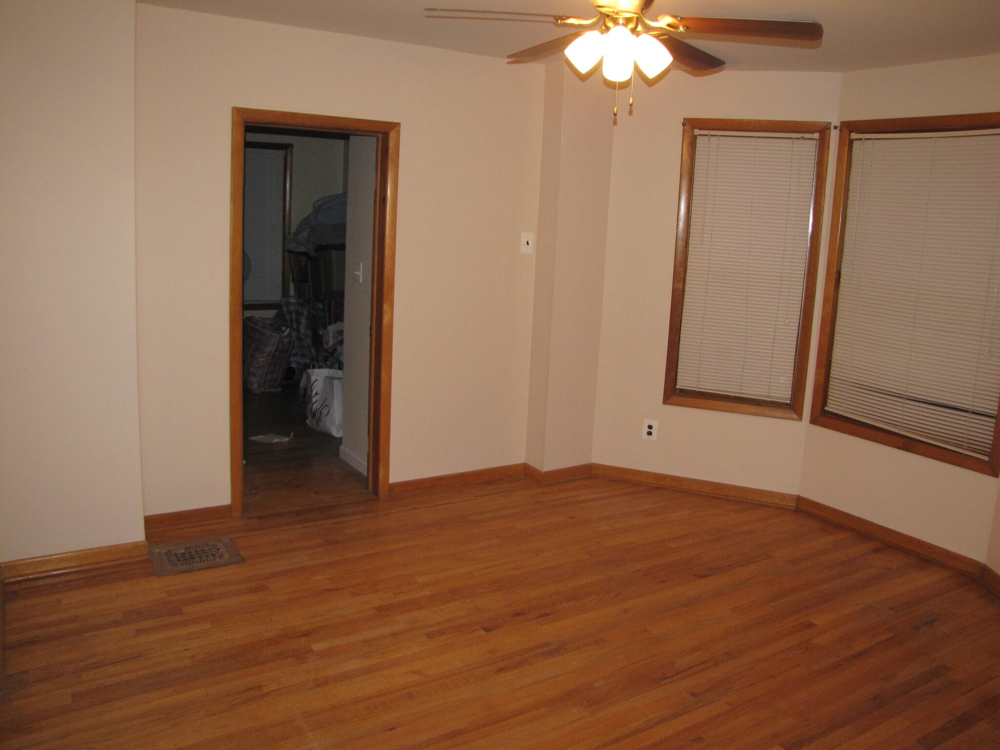 Building Photo - 44 Vreeland Ave
